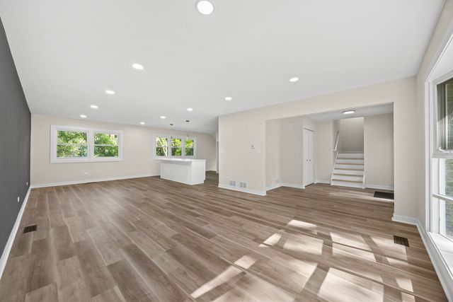 123 Kainer Avenue, Barrington, IL 60010
