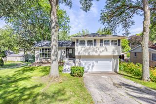 123 Kainer Avenue, Barrington, IL 60010