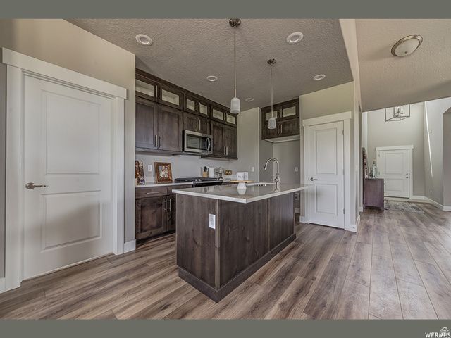 10025 S SNEAD LN, South Jordan, UT 84009