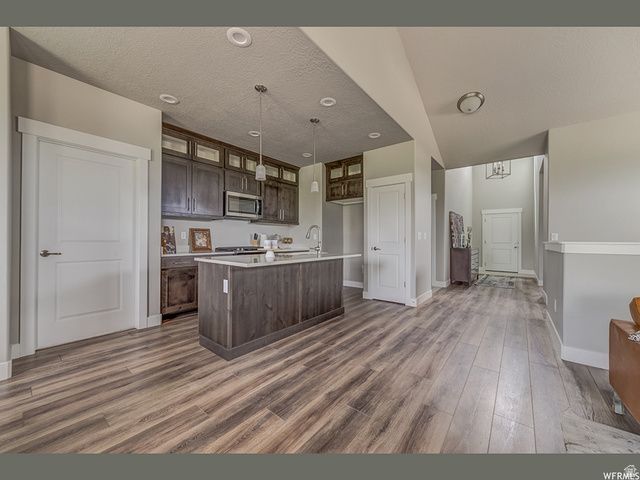 10025 S SNEAD LN, South Jordan, UT 84009