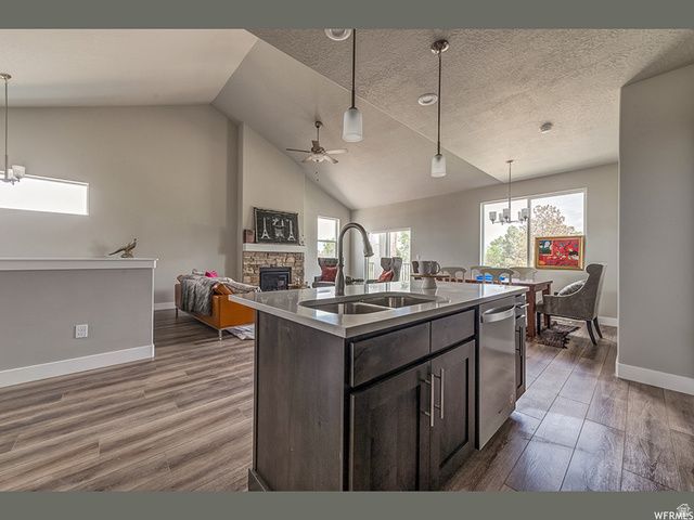 10025 S SNEAD LN, South Jordan, UT 84009