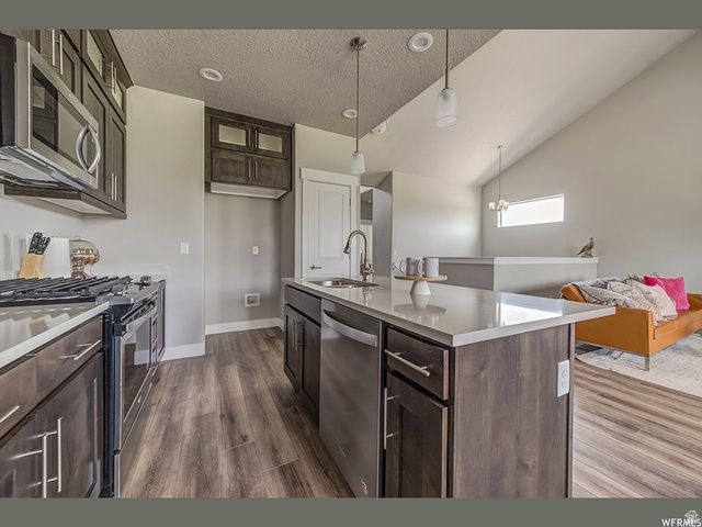 10025 S SNEAD LN, South Jordan, UT 84009