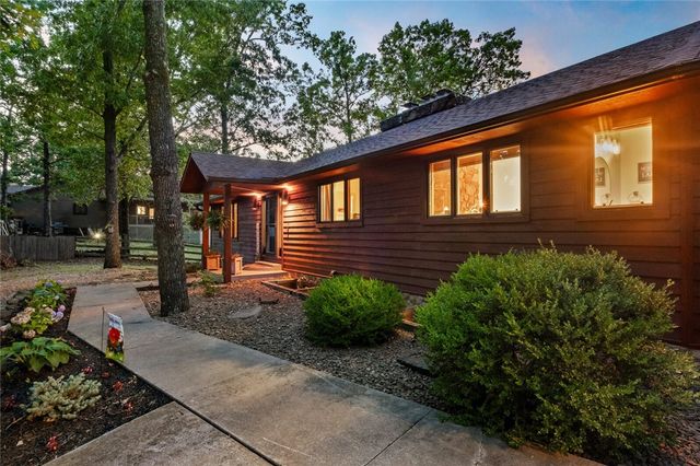 16048 Cypress Lane, Rogers, AR 72756