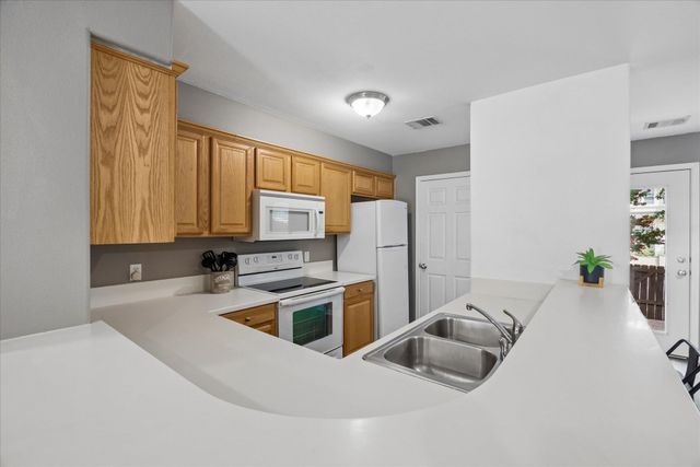 6900 E Riverside DR 31, Austin, TX 78741
