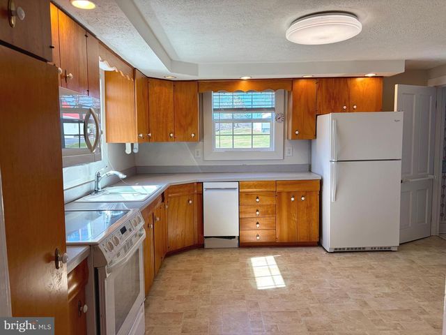 13669 APPLE HARVEST DR, Martinsburg, WV 25403