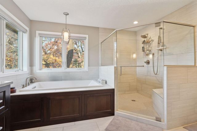 1317 Forest Park Lane, Burnsville, MN 55337
