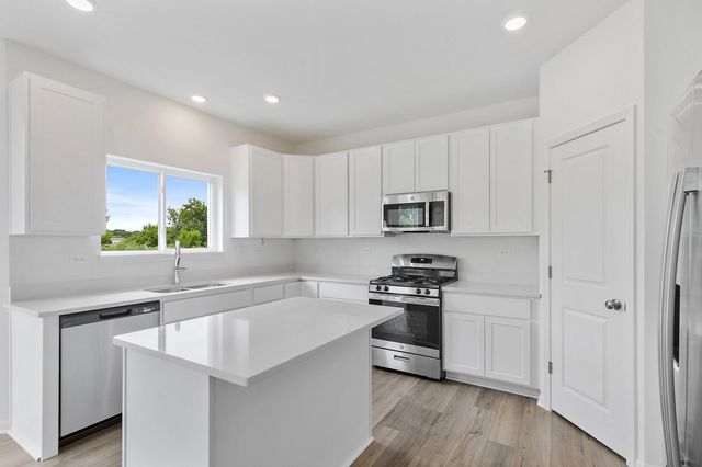 32018 Savannah Drive, Lakemoor, IL 60051