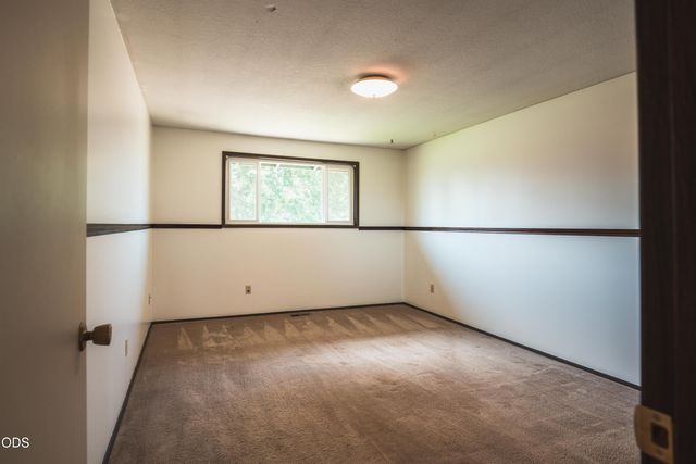 1714 NW 53rd Street, Redmond, OR 97756