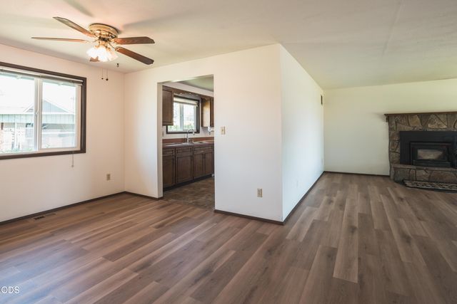 1714 NW 53rd Street, Redmond, OR 97756
