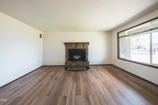 1714 NW 53rd Street, Redmond, OR 97756
