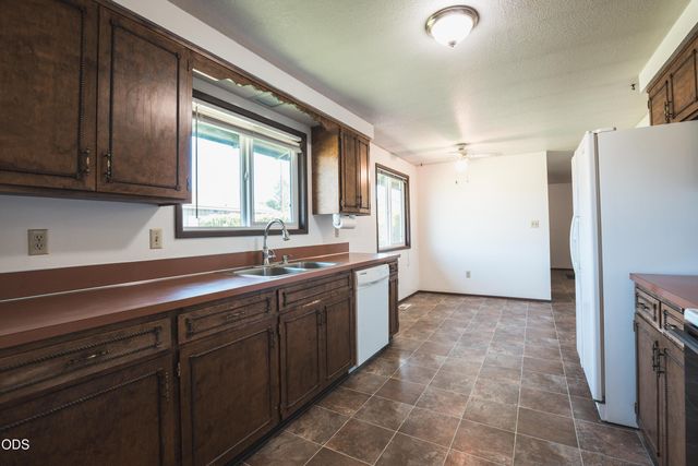 1714 NW 53rd Street, Redmond, OR 97756