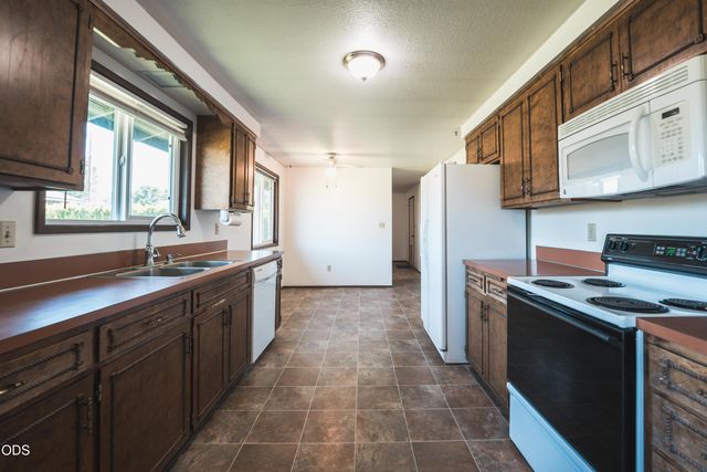 1714 NW 53rd Street, Redmond, OR 97756