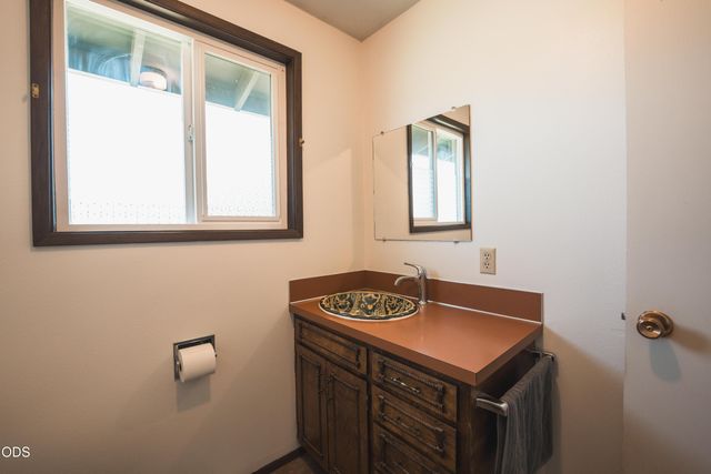 1714 NW 53rd Street, Redmond, OR 97756