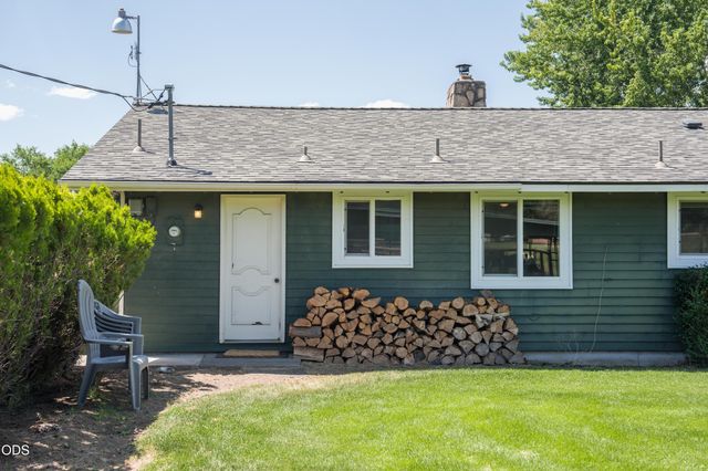 1714 NW 53rd Street, Redmond, OR 97756
