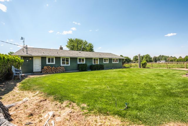 1714 NW 53rd Street, Redmond, OR 97756