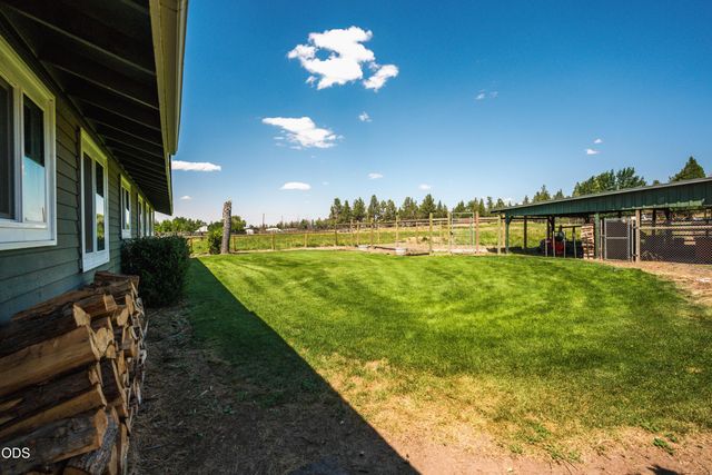 1714 NW 53rd Street, Redmond, OR 97756