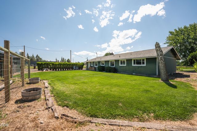 1714 NW 53rd Street, Redmond, OR 97756