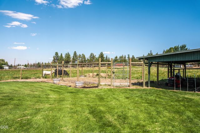1714 NW 53rd Street, Redmond, OR 97756