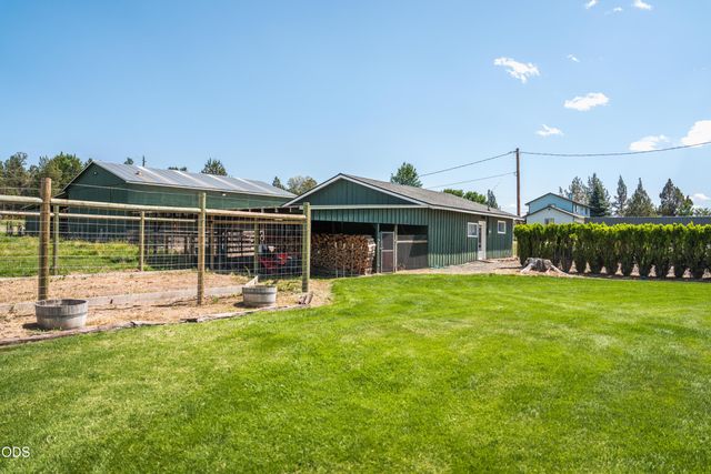 1714 NW 53rd Street, Redmond, OR 97756