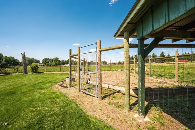 1714 NW 53rd Street, Redmond, OR 97756