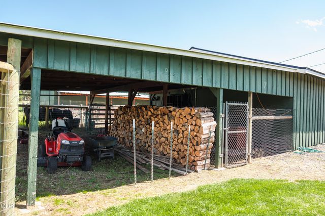 1714 NW 53rd Street, Redmond, OR 97756