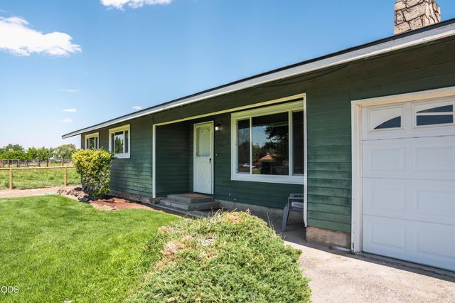 1714 NW 53rd Street, Redmond, OR 97756