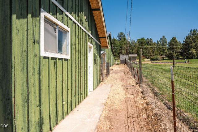 1714 NW 53rd Street, Redmond, OR 97756