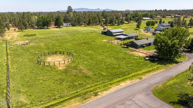 1714 NW 53rd Street, Redmond, OR 97756