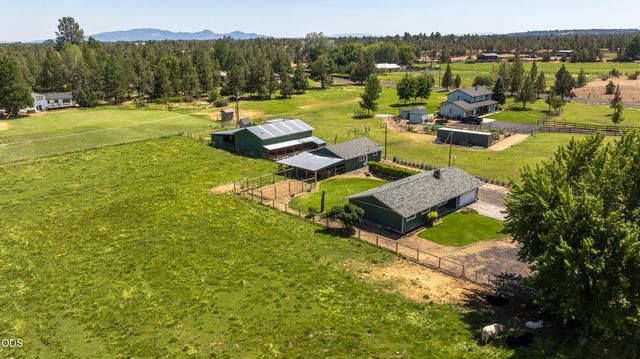 1714 NW 53rd Street, Redmond, OR 97756