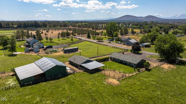 1714 NW 53rd Street, Redmond, OR 97756