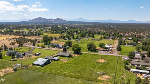 1714 NW 53rd Street, Redmond, OR 97756