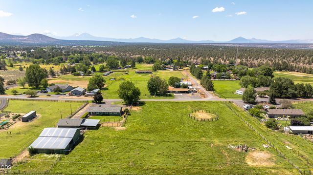 1714 NW 53rd Street, Redmond, OR 97756
