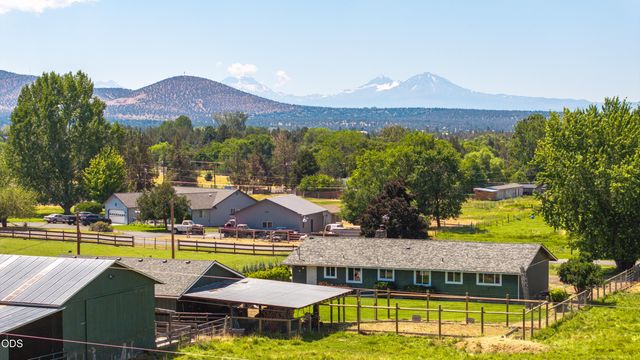 1714 NW 53rd Street, Redmond, OR 97756