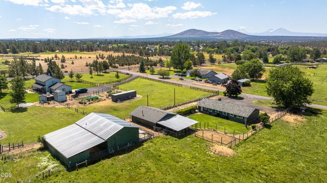 1714 NW 53rd Street, Redmond, OR 97756