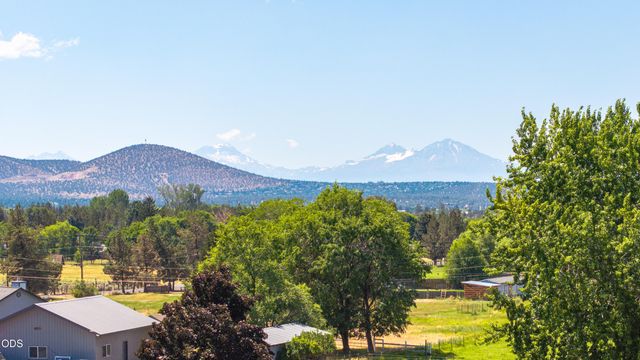 1714 NW 53rd Street, Redmond, OR 97756