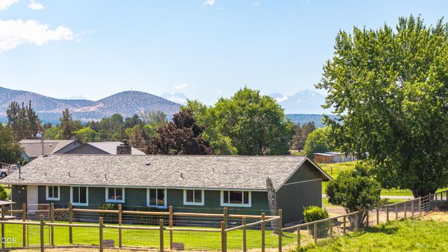 1714 NW 53rd Street, Redmond, OR 97756