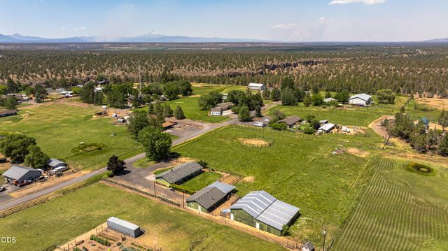 1714 NW 53rd Street, Redmond, OR 97756