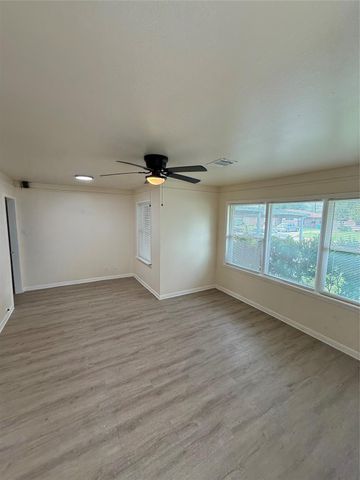 407 Midway Drive, Baytown, TX 77521