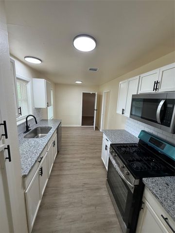 407 Midway Drive, Baytown, TX 77521