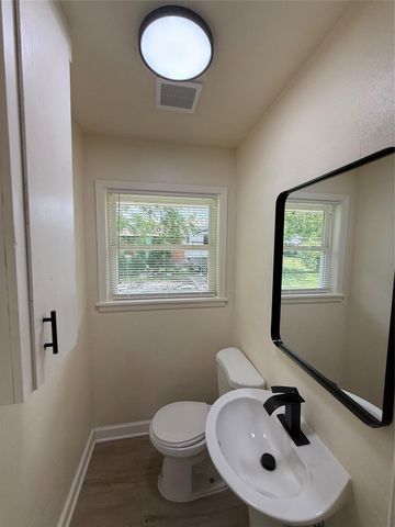 407 Midway Drive, Baytown, TX 77521