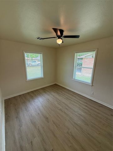 407 Midway Drive, Baytown, TX 77521