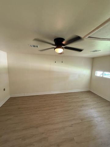 407 Midway Drive, Baytown, TX 77521