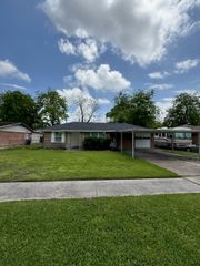 407 Midway Drive, Baytown, TX 77521