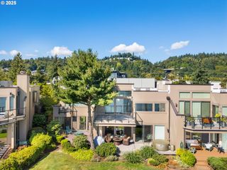 6122 S RIVERPOINT Ln 17, Portland, OR 97239