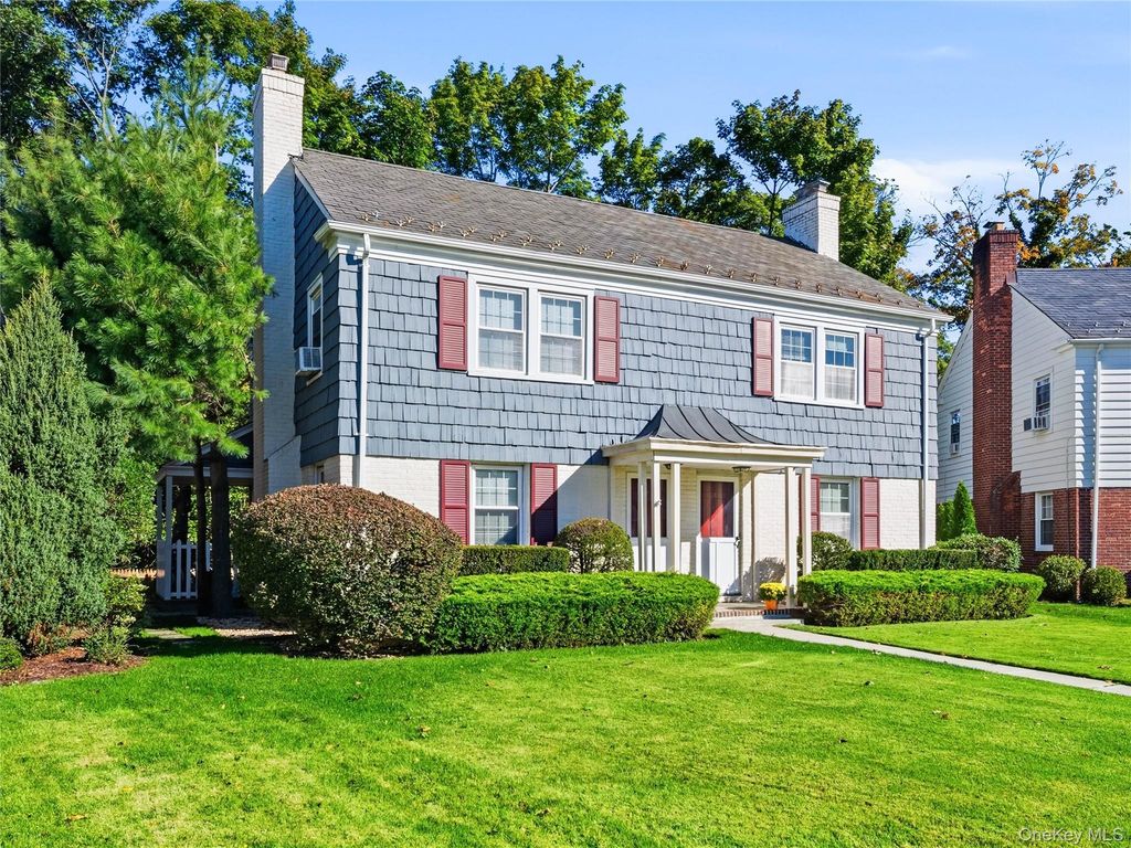 37 Bayview Court, Manhasset, NY 11030 — photo 2