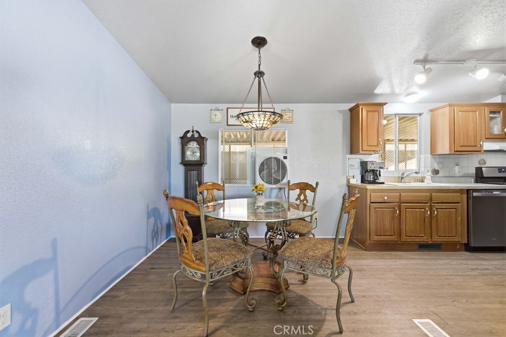 Image 11 of property listing at 40701 W Rancho Vista Boulevard 103, Palmdale, CA 93551