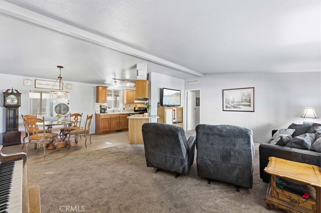 Image 12 of property listing at 40701 W Rancho Vista Boulevard 103, Palmdale, CA 93551