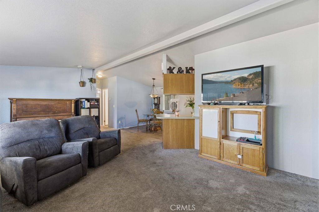 Image 16 of property listing at 40701 W Rancho Vista Boulevard 103, Palmdale, CA 93551