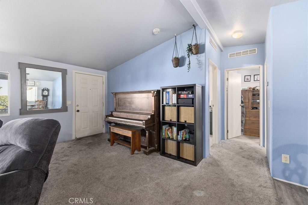 Image 17 of property listing at 40701 W Rancho Vista Boulevard 103, Palmdale, CA 93551