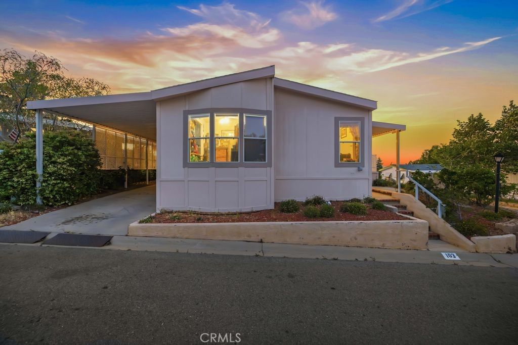 Image 3 of property listing at 40701 W Rancho Vista Boulevard 103, Palmdale, CA 93551